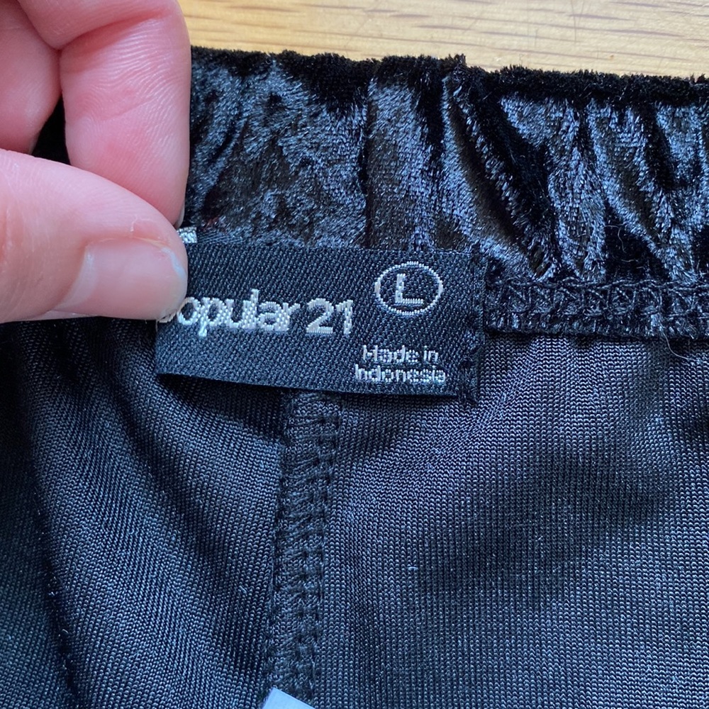 Popular 21 Black Velvet Pajama Set - Picture 5 of 12